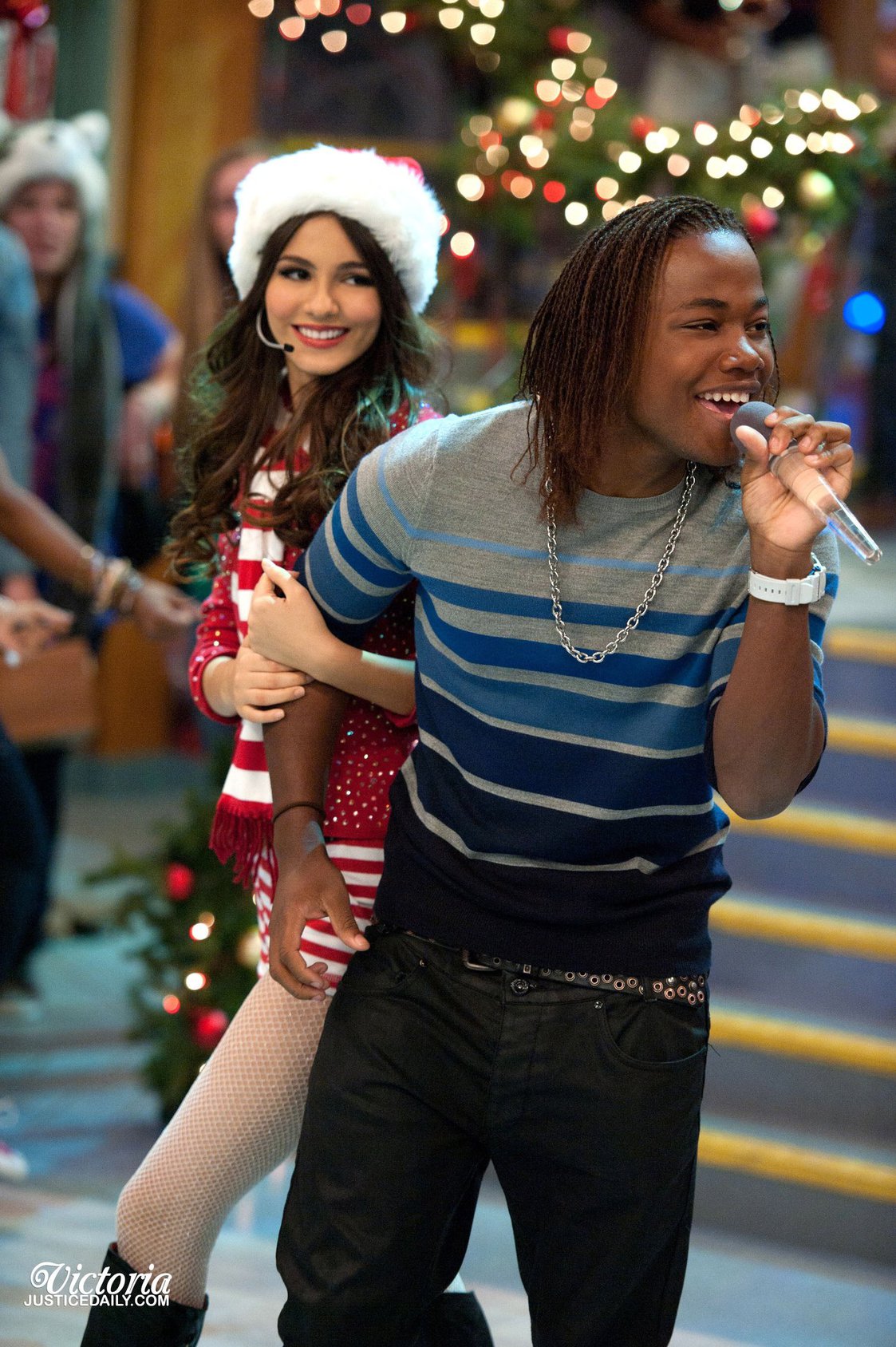 Victoria Justice Victorious Season 3 Episode 1 'A Christmas Tori' stills