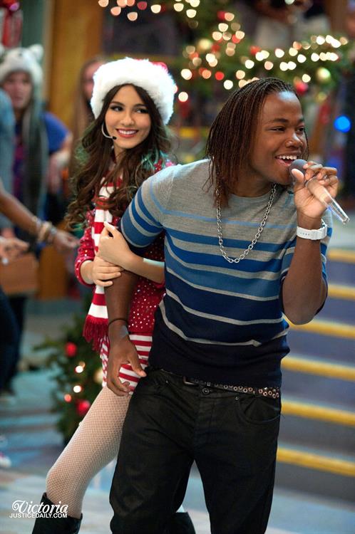 Victoria Justice Victorious Season 3 Episode 1 'A Christmas Tori' stills
