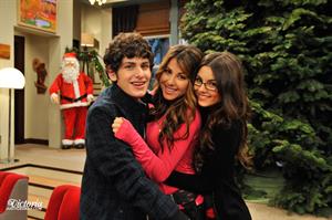 Victoria Justice Victorious Season 3 Episode 1 'A Christmas Tori' stills