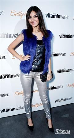 Victoria Justice Rolling Stone Lounge & Restaurant in LA 12/17/12 