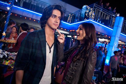 Victoria Justice Victorious Season 3 Episode 19 'Tori fies Beck and Jade' stills 