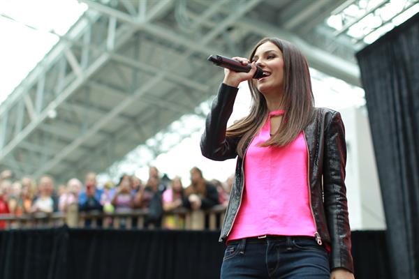 Victoria Justice screening of Fun Size at Mall of America 10/20/12 