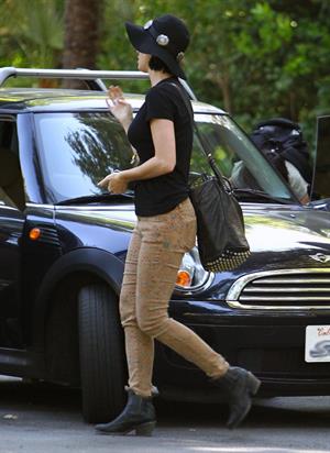 Katy Perry Katy being dropped off at her apartment in Los Angeles by John Mayer 