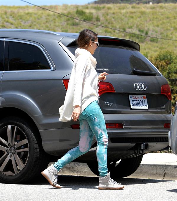 Jessica Alba a park in Beverly Hills 12-5-2012
