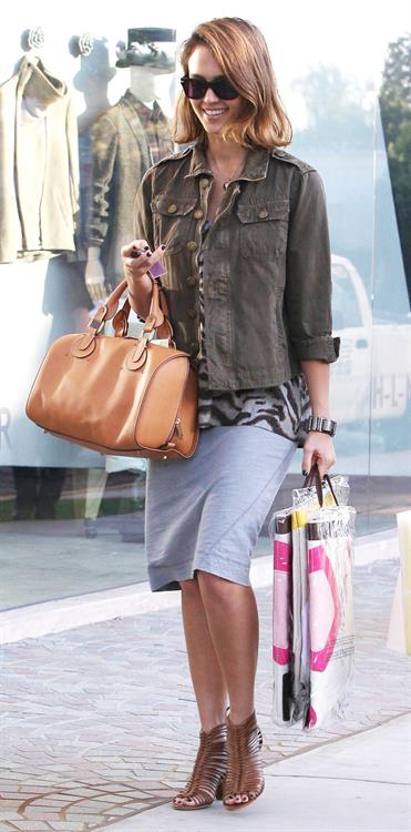 Jessica Alba at Bel Bambini in West Hollywood January 19, 2011 