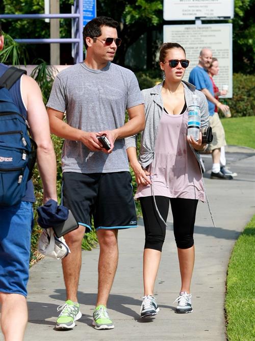 Jessica Alba going for smoothies September 14, 2011
