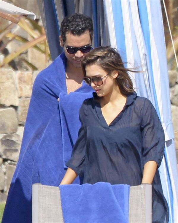 Jessica Alba holiday in Cabo San Lucas December 31, 2010