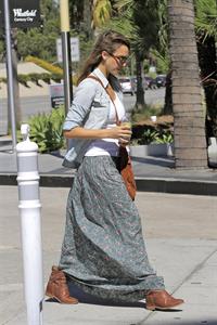 Jessica Alba shopping in LA 9/29/13