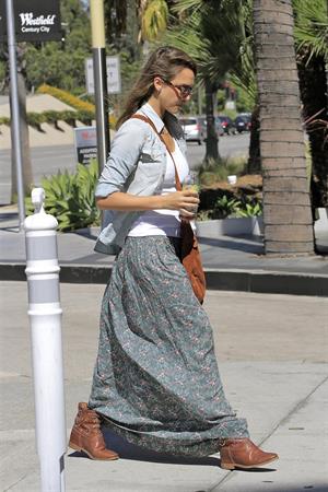 Jessica Alba shopping in LA 9/29/13
