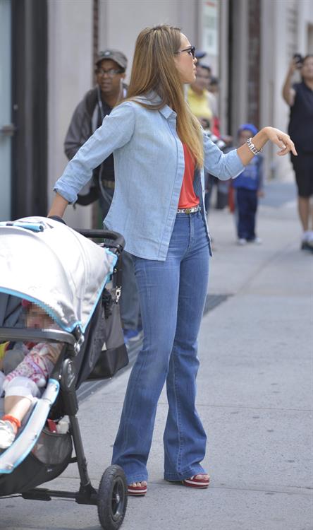 Jessica Alba – candids at Central Park Zoo, NY 9/9/13  