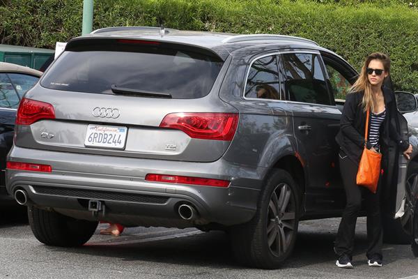 Jessica Alba - Running errands in Los Angeles (16.05.2013) 