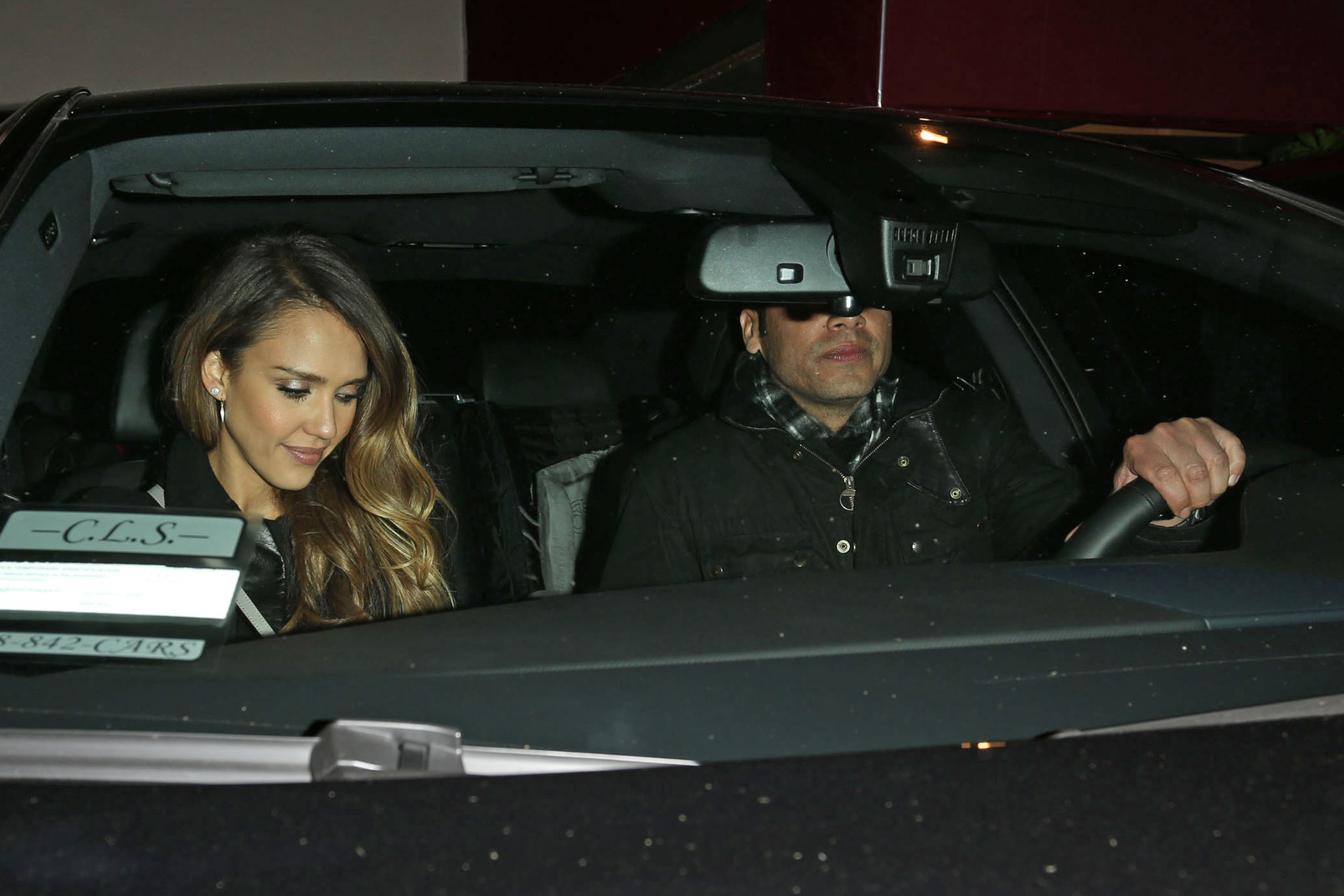 Jessica Alba - leaving Nobu's in Beverly Hills (05.02.2013) 