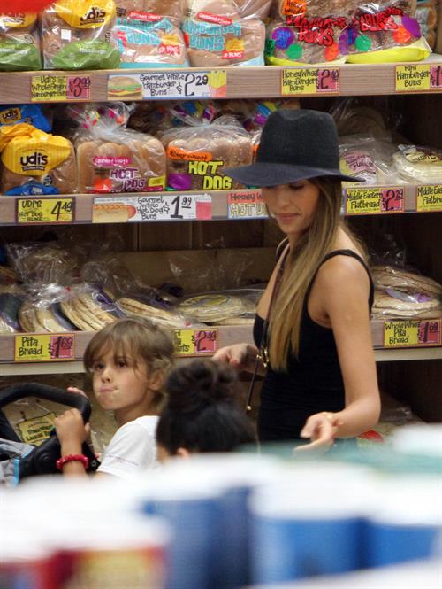 Jessica Alba Shopping with daughters - Aug 24 