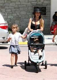 Jessica Alba Shopping with daughters - Aug 24 