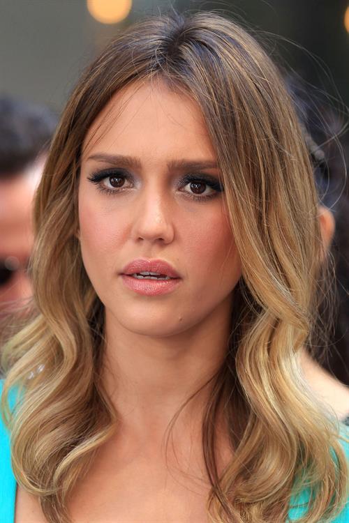 Jessica Alba -  On the set of Extra in New York September 12, 2012 