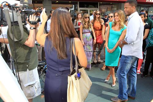 Jessica Alba -  On the set of Extra in New York September 12, 2012 