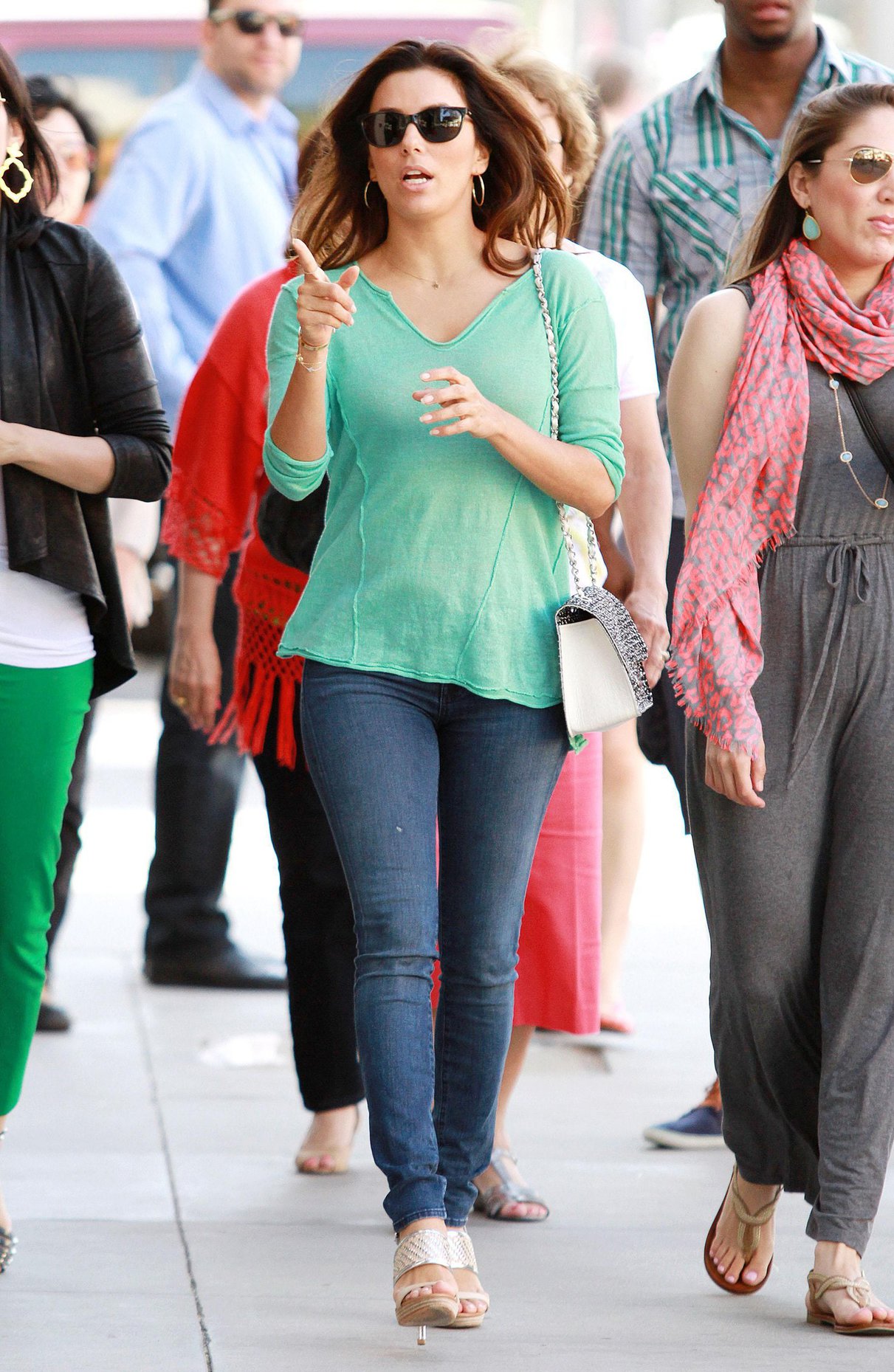 Eva Longoria Goes shoe shopping in Beverly Hills (May 23, 2013) 