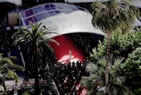 Eva Longoria in a Versace dress at the premiere of Le Passe in Cannes (17.05.2013) 