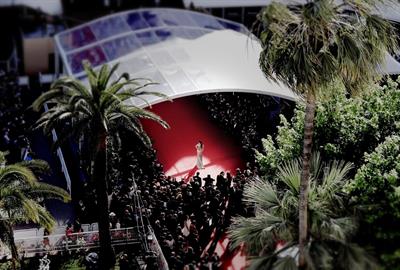 Eva Longoria in a Versace dress at the premiere of Le Passe in Cannes (17.05.2013) 
