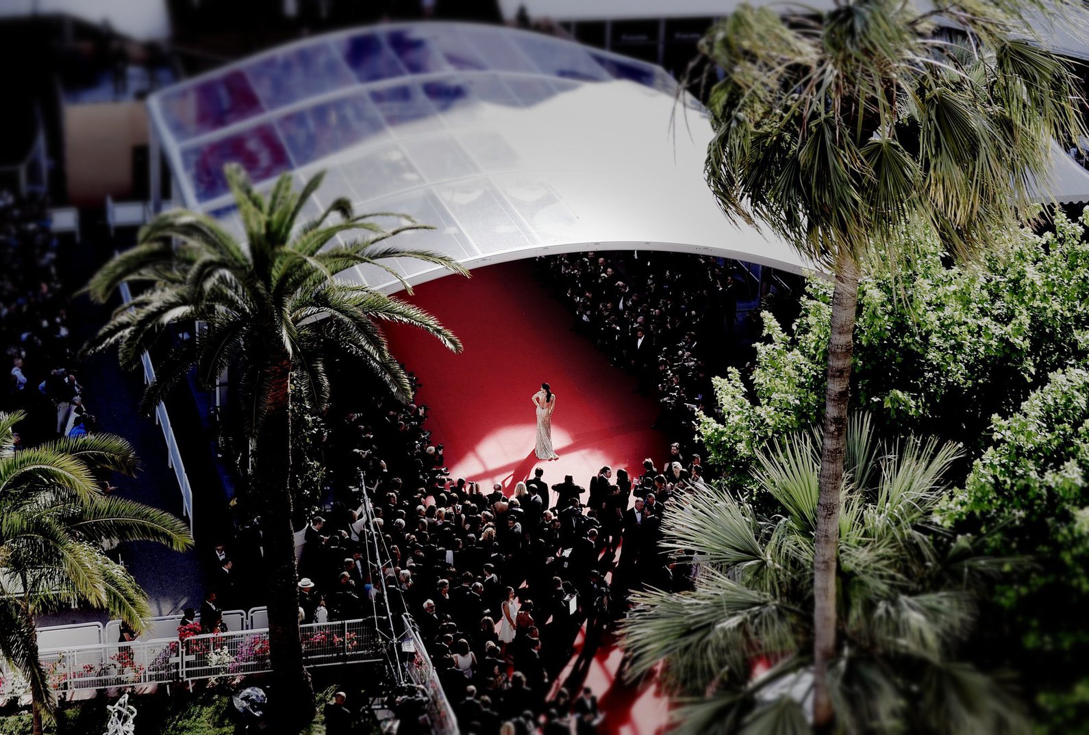 Eva Longoria in a Versace dress at the premiere of Le Passe in Cannes (17.05.2013) 