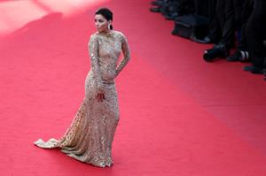 Eva Longoria in a Versace dress at the premiere of Le Passe in Cannes (17.05.2013) 