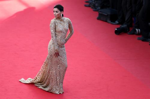 Eva Longoria in a Versace dress at the premiere of Le Passe in Cannes (17.05.2013) 