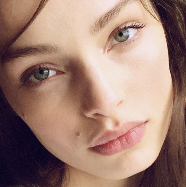 Luma Grothe taking a selfie