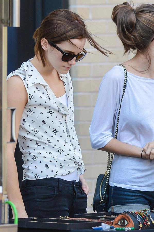 Emma Watson Shopping at a jewelry stand in the meatpacking district of New York 14.09.12