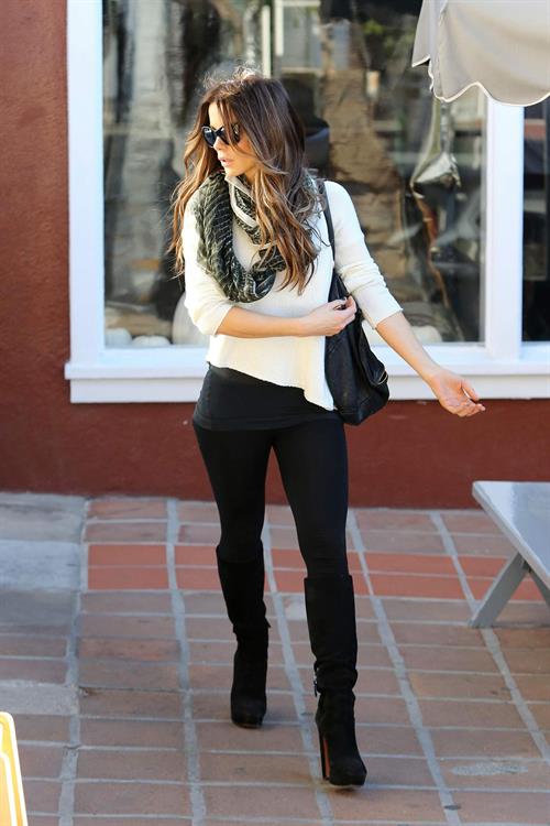 Kate Beckinsale at Brentwood Country Market October 31-2013 