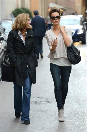 Kate Beckinsale Out and about in Rom November 9-2013  