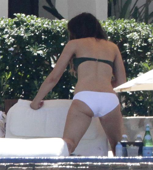 Kate Beckinsale in bikini as she fits in some sunbathing on family holiday in Mexico March 28-2013 