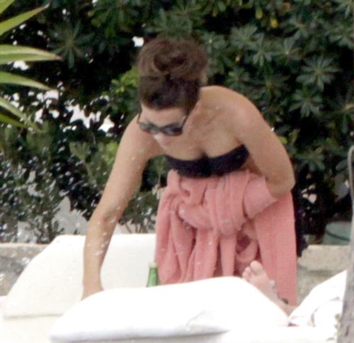 Kate Beckinsale in bikini as she fits in some sunbathing on family holiday in Mexico March 28-2013 