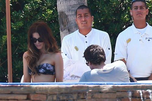 Kate Beckinsale wearing a bikini on vacation in Mexico August 21, 2013