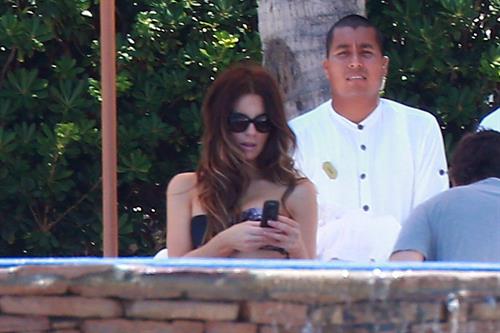 Kate Beckinsale wearing a bikini on vacation in Mexico August 21, 2013