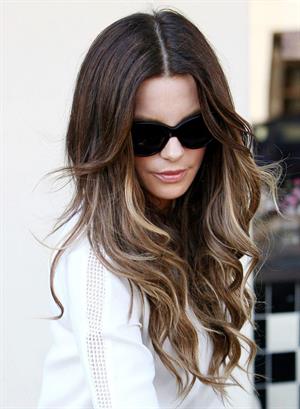 Kate Beckinsale Gets Her Nails Done in Brentwood - September 6, 2013