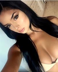 Demi Rose Mawby taking a selfie