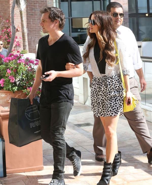 Kate Beckinsale - out in Beverly Hills September 7-2013  