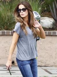Kate Beckinsale - Enjoys a stroll in Los angeles (07.06.2013) 