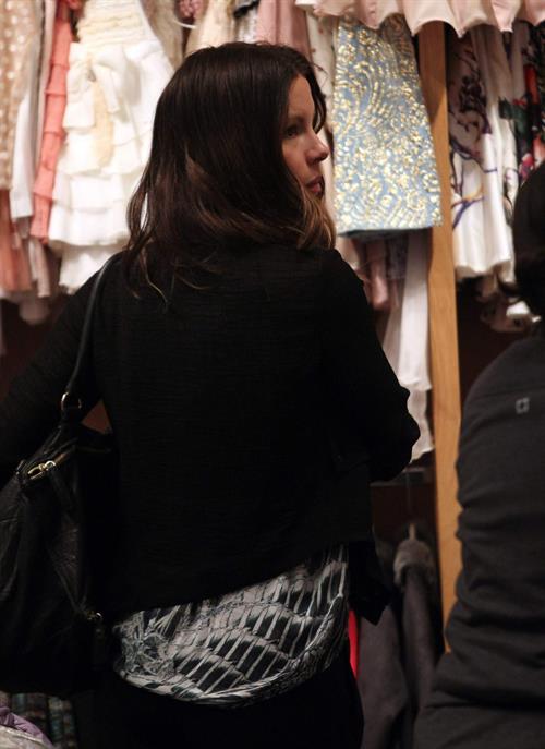 Kate Beckinsale shopping at Piccolo Paradiso store December 14, 2012 