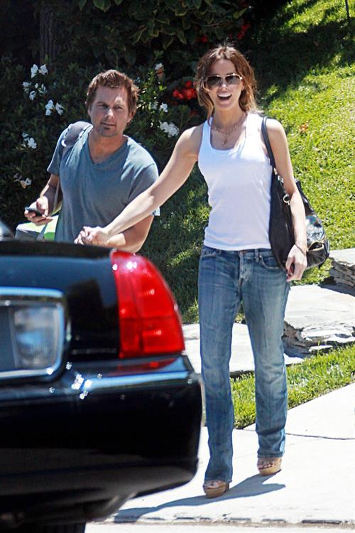Kate Beckinsale - limo trip to a private tour at the LA Zoo July 26-2012