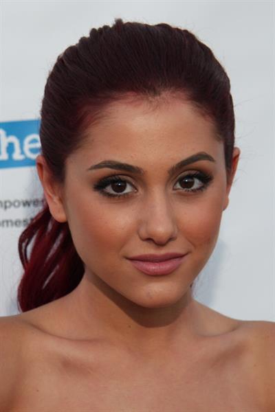 Ariana Grande Break the Cycles Louder than Words Bbenefit 11-09-2010 