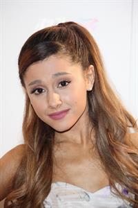 Ariana Grande – “Sam & Cat” Premiere in London 10/12/13  