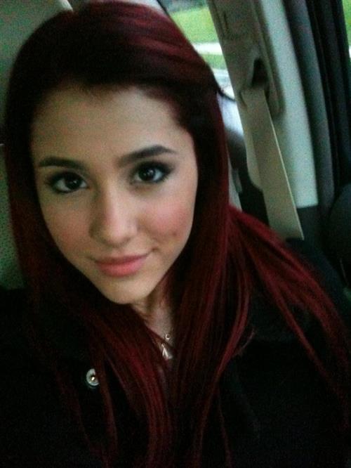 Ariana Grande Twitter and MySpace pics 