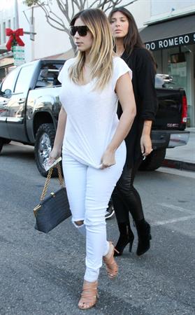 Kim Kardashian Out and about in Beverly Hills (November 14, 2013) 
