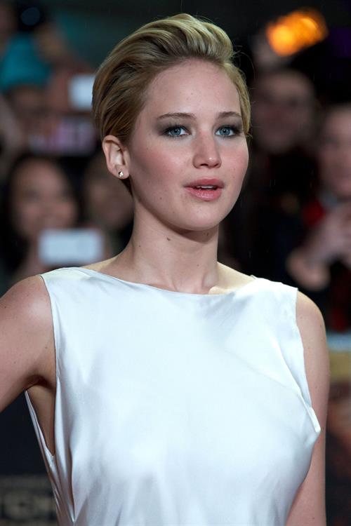 Jennifer Lawrence World Premiere of  The Hunger Games: Catching Fire  in London (November 11, 2013) 