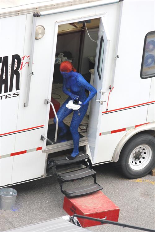 Jennifer Lawrence s On the Set of X-Men: Days of Future Past - Montreal, Canada (May 31, 2013) 