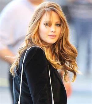 Jennifer Lawrence Arriving at the Jimmy Kimmel Live (January 31, 2013) 