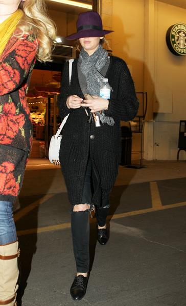 Jennifer Lawrence - Shops in Santa Monica (29.01.2013)