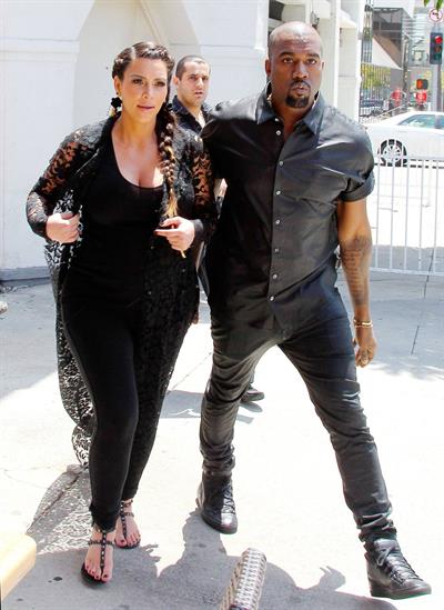 Kim Kardashian Goes house hunting with Kanye West in Bel Air (May 10, 2013) 
