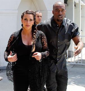 Kim Kardashian Goes house hunting with Kanye West in Bel Air (May 10, 2013) 